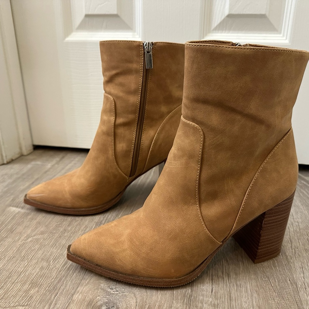 Pointed toe ankle boots - size 8